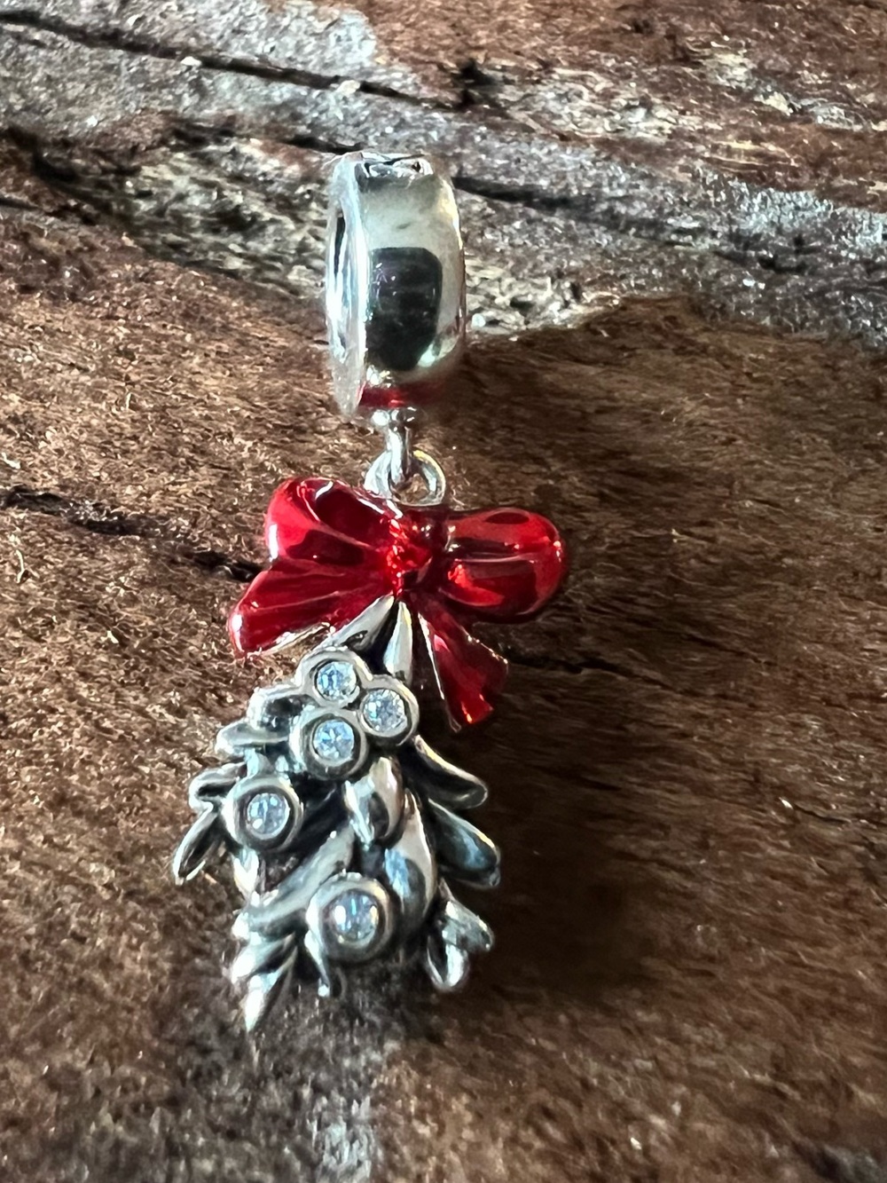 New Chamilia Christmas Dangle Charm Mistletoe Clear Swarovski Crystals Red Bow